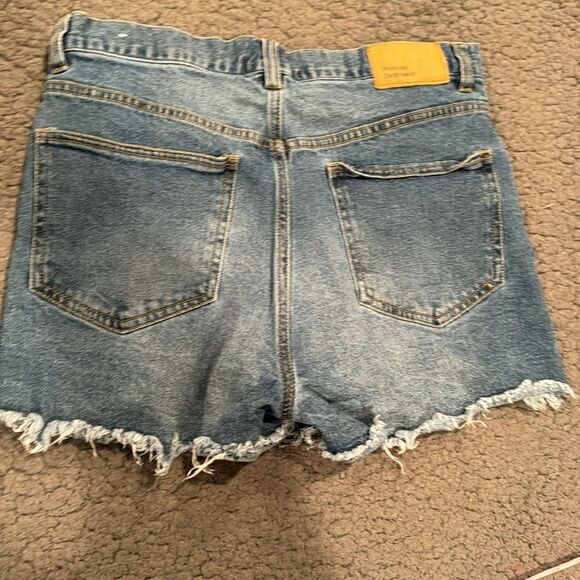 Love Tree Denim Shorts Size Large Distressed - Picture 5 of 5